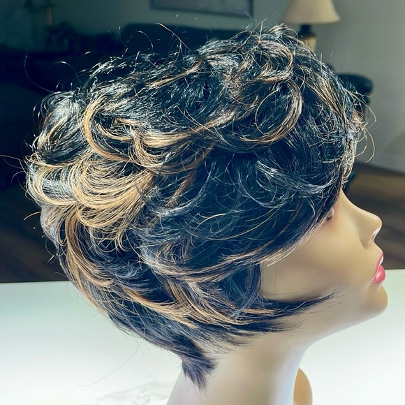 💯% HUMAN Hair, Short, Pixie, longer on top, black, highlighted - Picture 7 of 14